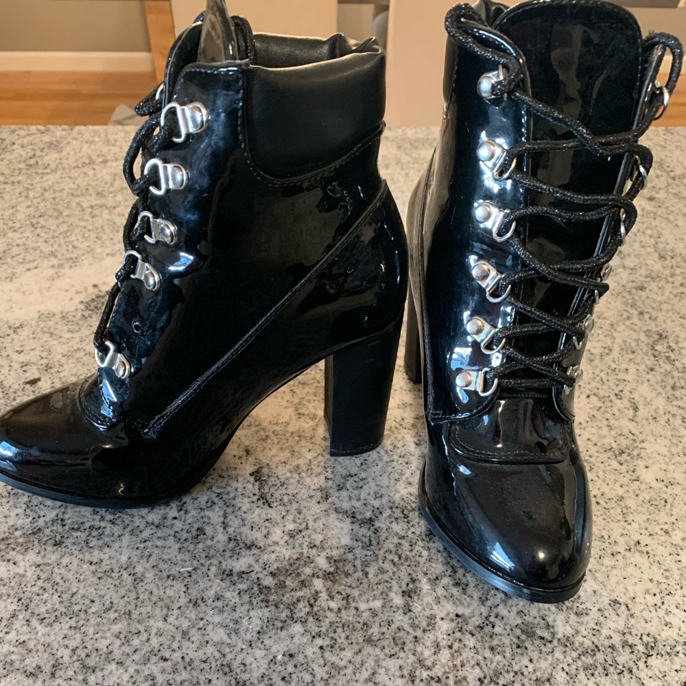 Women’s black boots. Size 8.